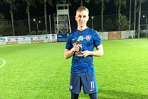 Slovenský fotbalista Matej Trusa s trofejí pro nejlepšího útočníka na Antalya Cupu v Turecku.