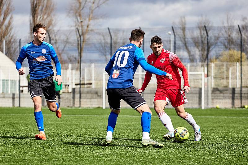 19. kolo FORTUNA divize A: SK Petřín Plzeň (na snímku fotbalisté v červených dresech) - FK Komárov 0:0.