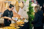Oblíbený festival pouličního jídla Street Food Market v plzeňském DEPO2015 lákal na nabídky více než dvou desítek restaurací, bister, kaváren, pivovarů i dalších gastroprovozů.