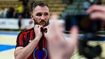 Michal Štrajt. Interobal Plzeň - Chrudim (v modrém), 2. finále play-off 1. Futsal ligy, 6. května 2022.