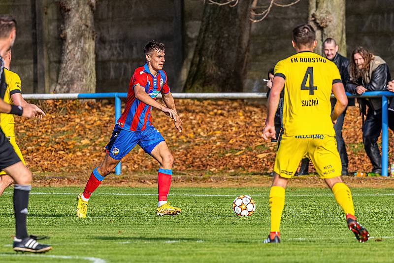 13. kolo FORTUNA ČFL, skupina A: FK ROBSTAV Přeštice (na snímku fotbalisté ve žlutých dresech) - FC Viktoria Plzeň B 1:2 (1:1).