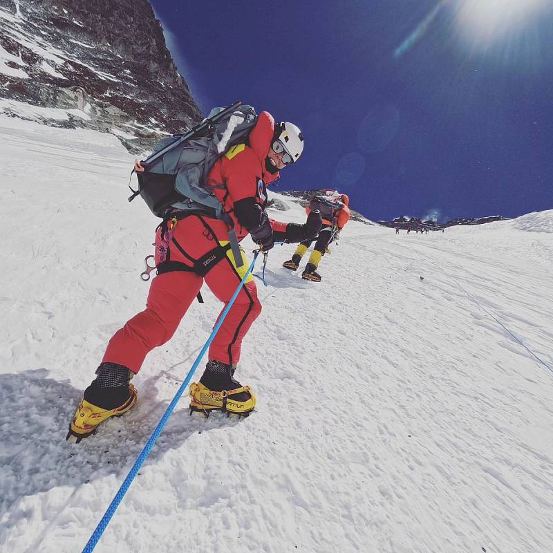 Horolezkyně Eva Perglerová při přípravách před výstupem na vrchol Mount Everestu. Foto: archiv Evy Perglerové