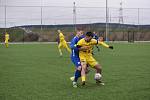 FORTUNA ČFL, skupina A (17. kolo): FK ROBSTAV Přeštice (hráči ve žlutých dresech) - FK Králův Dvůr (modří) 1:2 (0:2).