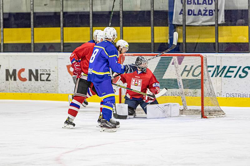 HC Meteor Třemošná (modří) vs. HC Rokycany 4:3 (2. finále play-off krajské hokejové ligy).