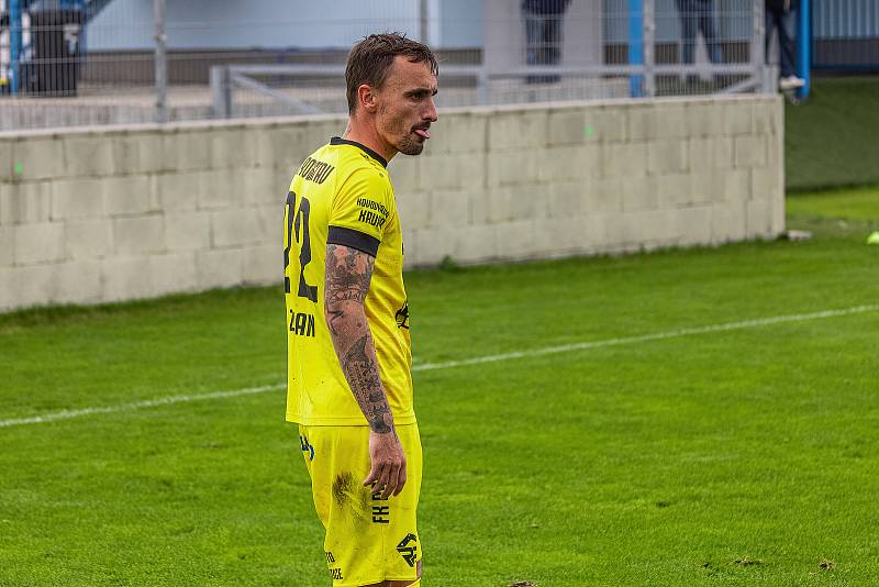 7. kolo FORTUNA ČFL, skupina A: FK ROBSTAV Přeštice (na snímku fotbalisté ve žlutých dresech) - FK Baník Sokolov 0:2.