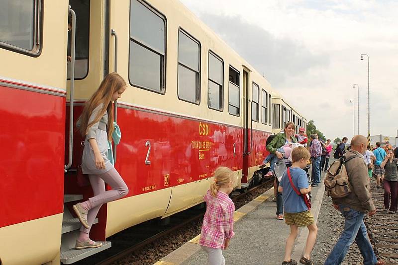 Výročí trati Rakovník – Mladotice připomněly historické motoráky 820.100 a 830.076