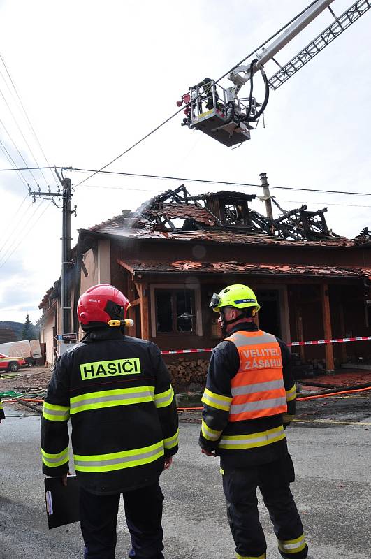 Oblíbenou restauraci Angusfarm v Soběsukách u Nepomuku zničil požár.