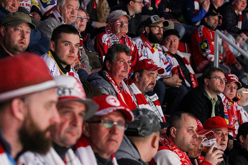 Semifinále play off hokejové extraligy - 5. zápas: HC Oceláři Třinec - HC Škoda Plzeň, 11. dubna 2019 v Třinci. Na snímku fanoušci Třince.