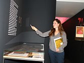 Moderní knižní kultura ze sbírek Muzea umění v Olomouci umístěná ve výstavní síni „13" Západočeské galerie v Plzni končí v neděli 16. října.