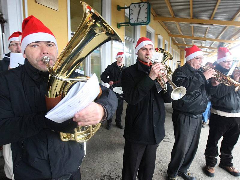 První jízda Pendolina mezi Plzní a Františkovými Lázněmi