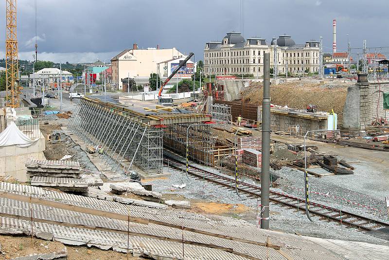 Výstavba nových mostů v Sirkové ulici u hlavního vlakového nádraží v Plzni