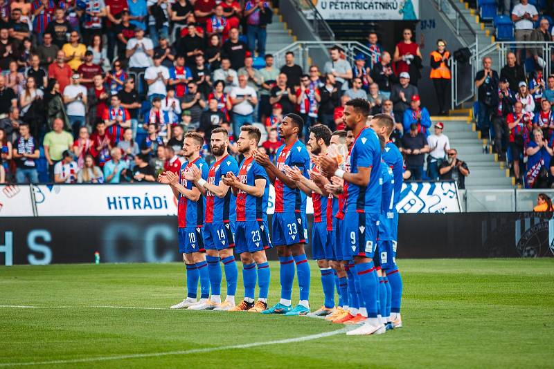 Viktoria Plzeň - Sparta Praha (v červeném), 8. května 2022.