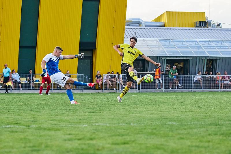 2. kolo KPM: TJ Sokol Lhota (žlutí) - SK Slavia Vejprnice 3:2.