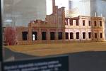 Expozice v budově pivovaru láká na průřez historií stavebnictví. Na tomto snímku vidíte ukázky několika druhů zdiva.