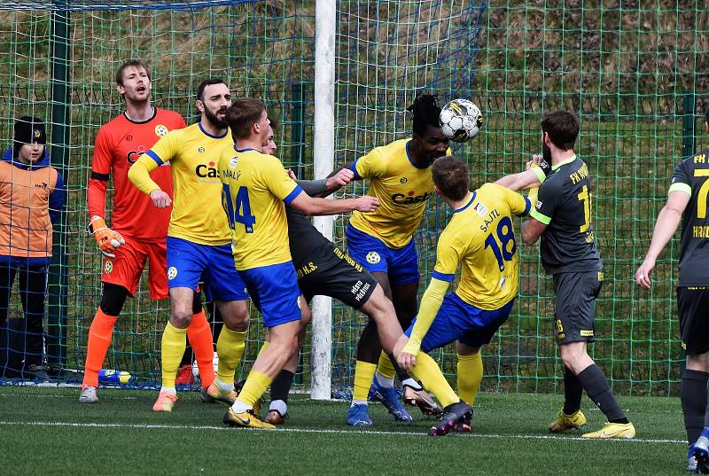 FORTUNA ČFL, skupina A (18. kolo): FC Písek - FK ROBSTAV Přeštice (na snímku fotbalisté v tmavých dresech) 1:1.