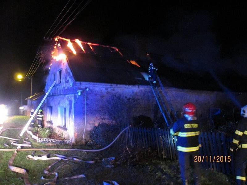 Požár rodinného domu ve Vlkošově na severním Plzeňsku