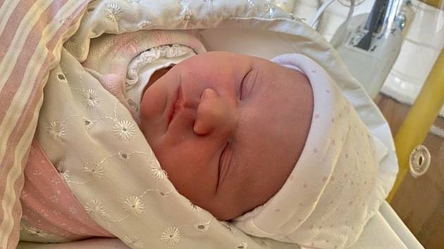 Nela Loukotová se narodila 21. prosince 2021 ve 4:05 hodin rodičům Michaele a Václavovi z Meclova. Po příchodu na svět v Domažlické nemocnici jejich dcera vážila 3720 gramů a měřila 50 centimetrů.