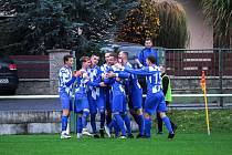 14. kolo krajského přeboru: FK Okula Nýrsko (na snímku hráči v modrobílých dresech) - TJ Zruč 4:0.