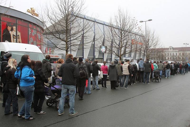 Fronta na lístky na domácí finálové zápasy HC Škoda Plzeň