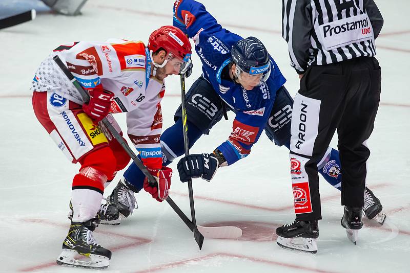 Hokejisté Škody Plzeň porazili hradecký Mountfield na jeho ledě 4:1.