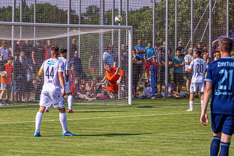 FC Viktoria Plzeň (bílí) - ŠK Slovan Bratislava 3:1.