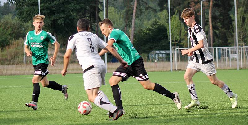 Fotbalisté SK Horní Bříza (zelení), kteří budou hrát od nové sezony FORTUNA divizní skupinu A, nestačili v letní přípravě na Tachov, jemuž na jeho půdě podlehli 0:1.