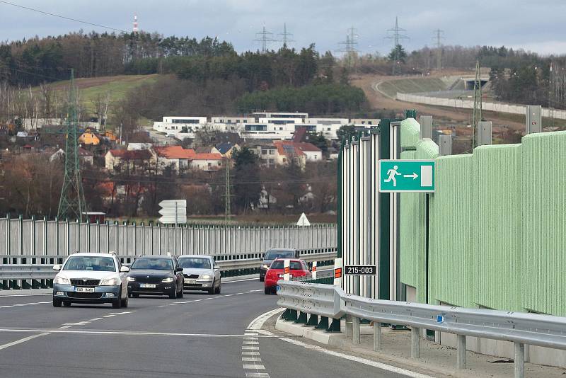 Křimice - Západní okruh, Regensburská ulice, vjezd estakáda