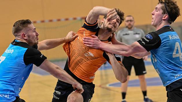 Druhé čtvrtfinále play-off extraligy házenkářů také ovládl Talent tým Plzeňského kraje, který v neděli porazil doma SKKP Handball Brno 38:22. 