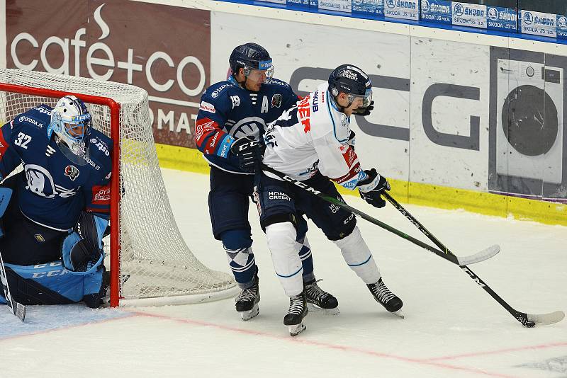 Ze zápasu 11. kola hokejové Tipsport extraligy HC Škoda Plzeň (v modrém) -  Bílí tygři Liberec 3:1