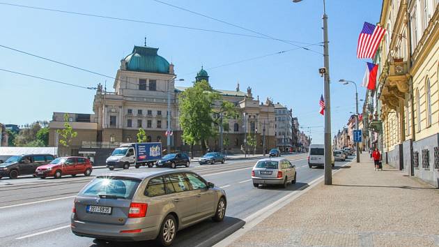 Před budovou úřadu třetího městského obvodu bude od 3. června zablokován jízdní pruh