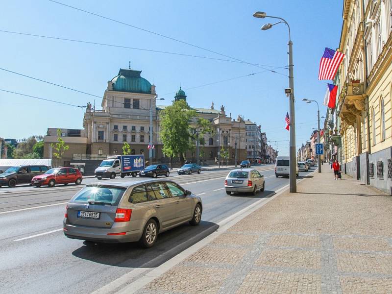 Před budovou úřadu třetího městského obvodu bude od 3. června zablokován jízdní pruh