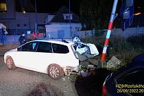 V Plzni Doudlevcích se na železničním přejezdu ve Vinohradské ulici střetl osobní vlak a automobil. Nehoda se obešla úplně bez zranění.