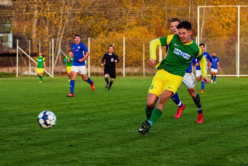 15. kolo krajského přeboru: TJ Sokol Plzeň-Černice vs. TJ START Tlumačov (na snímku fotbalisté v modrých dresech) 4:4 (2:1).