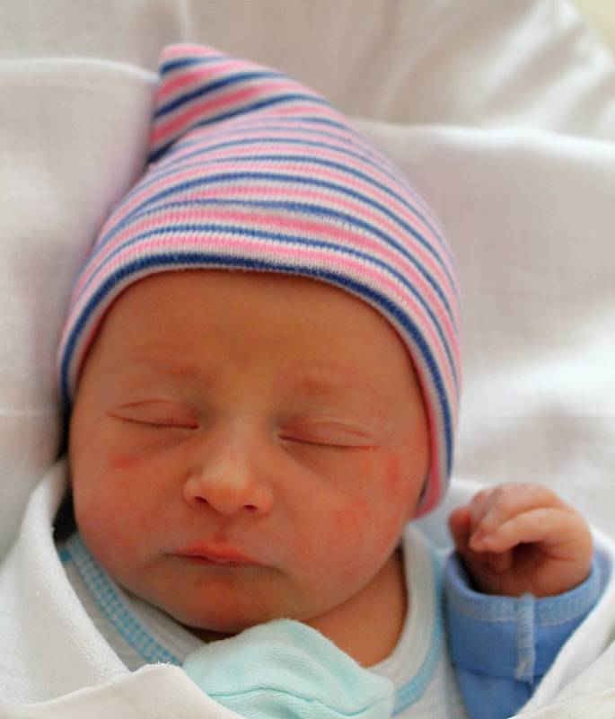 Kryštof Koutník se narodil 3. září v 17:00 mamince Michaele a tatínkovi Jiřímu z Újezdu. Po příchodu na svět ve Fakultní nemocnici na Lochotíně vážil jejich prvorozený syn 3310 gramů a měřil 48 centimetrů.