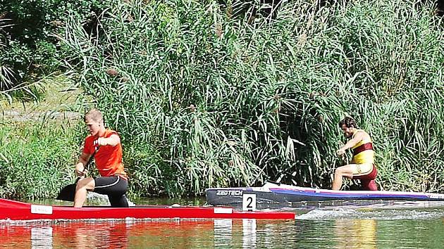 Duel dvou reprezentantů a odchovanců Prazdroje Plzeň na trati 200 metrů skončil výhrou Ivana Procházky (vlevo). Na trati 3 km zvítězil starší a zkušenější  Václav Dubský. 