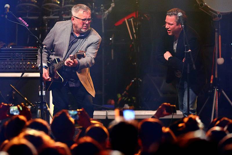 Koncert Pražského výběru byl vrcholem třicátého ročníku hudební ankety Žebřík, která rozdala ceny v plzeňském kulturním centru Depo 2015.