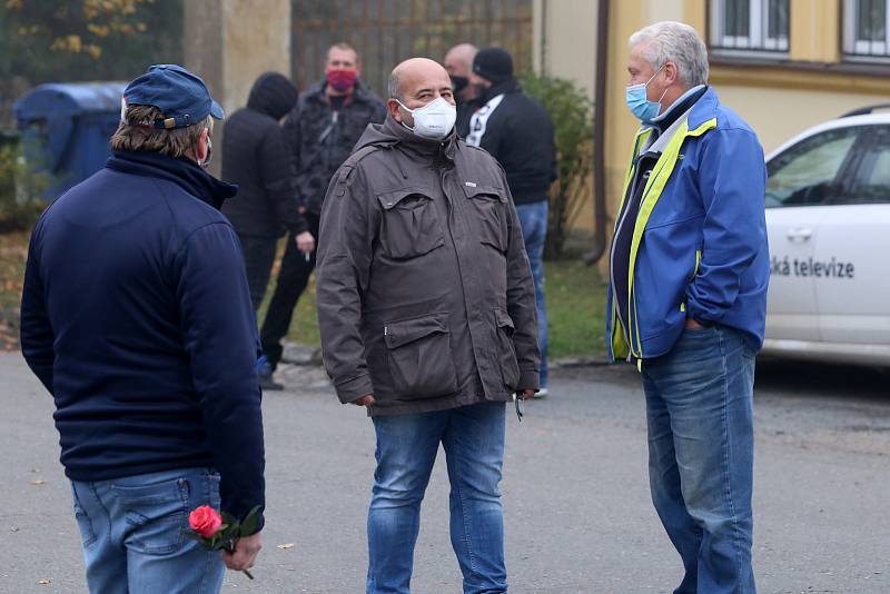 V neděli odpoledne se před nápravným zařízením na Borech konal vzpomínkový akt na Petra K