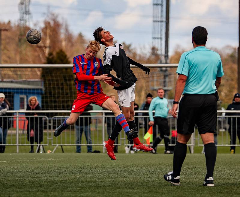 ČLD U17: Viktoria Plzeň B - Petřín Plzeň 3:0 (0:0).