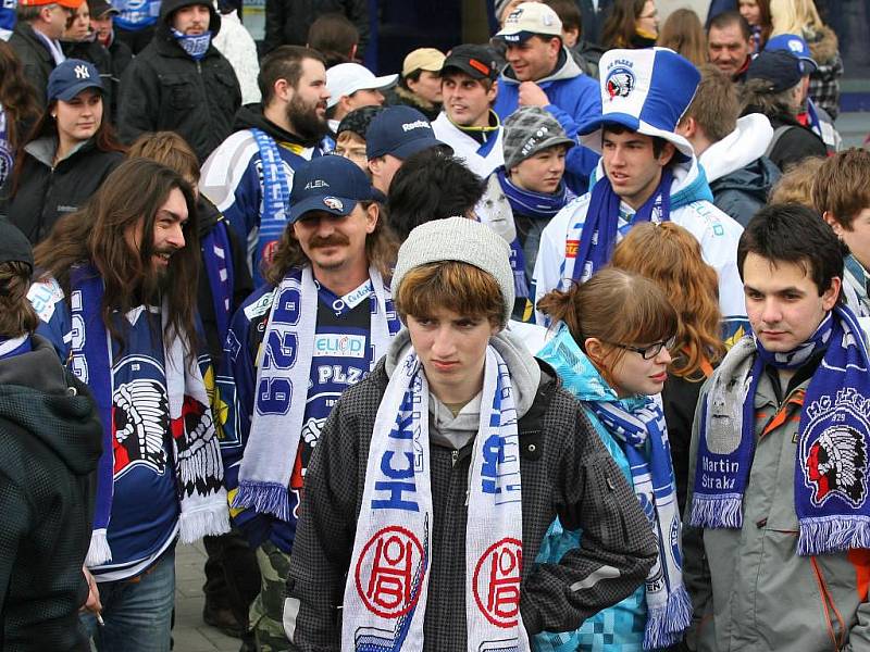 Fanoušci hokeje vyrazili protestovat do ulic