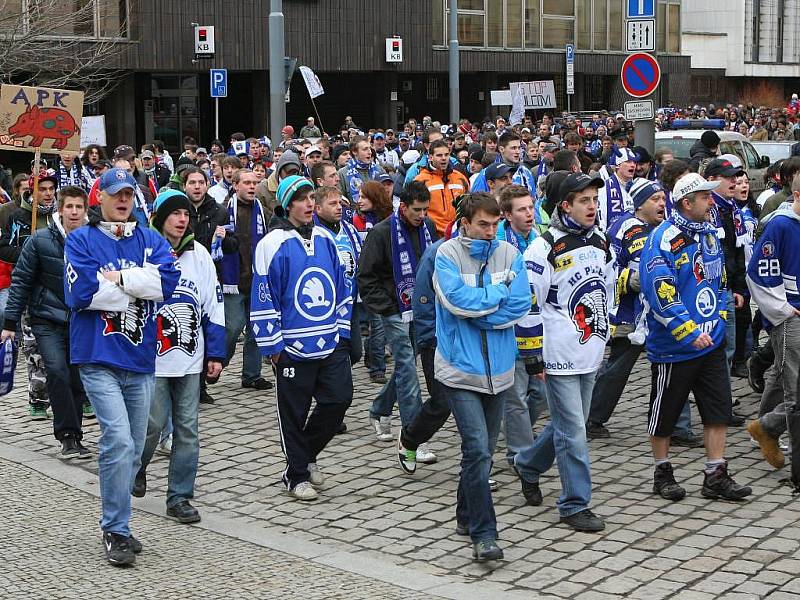 Fanoušci hokeje vyrazili protestovat do ulic