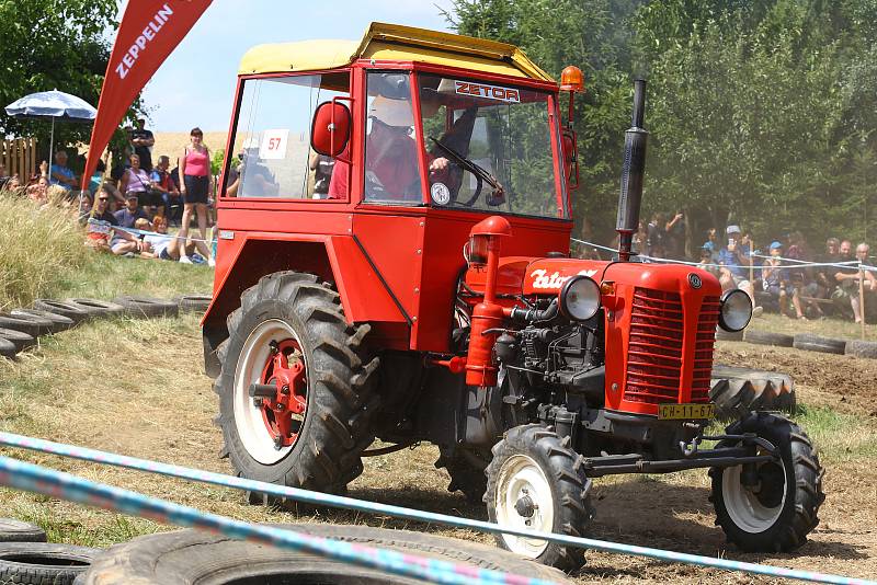 Tradiční traktoriáda v Žebnici.