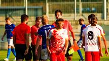 Fotbalisté SK Slavia Vejprnice (na archivním snímku hráči v červenobílých dresech) poprvé na jaře zvítězili, na domácí půdě udolali Slavoj Mýto 1:0.