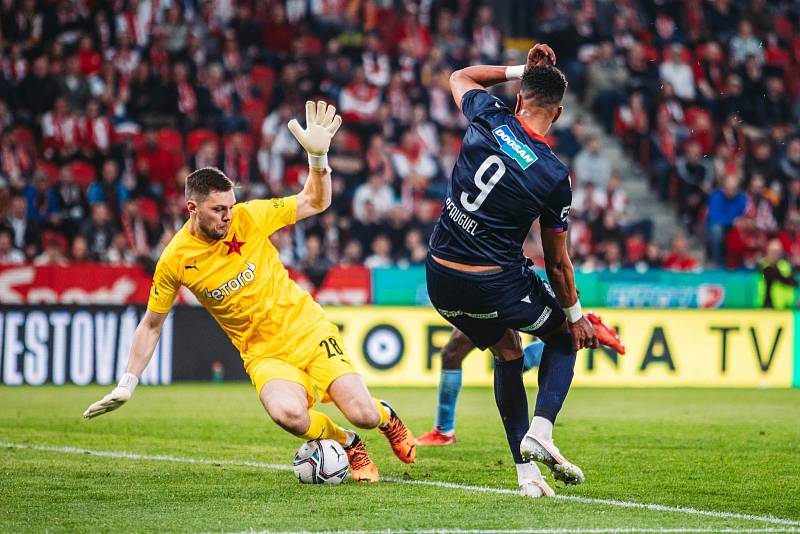 Zamává francouzský fotbalista Jean-David Beauguel plzeňskému publiku v neděli naposledy.