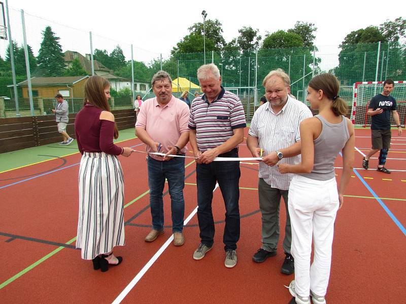 Slavnostní otevření multifunkčního hřiště v Nepomuku.