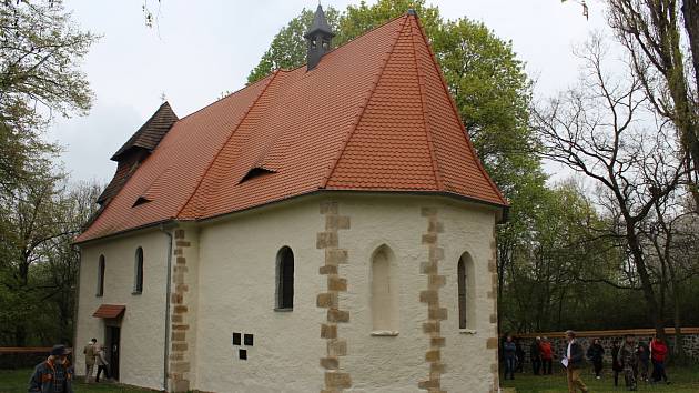 Kostel sv. Ambrože ve Vícově u Přeštic.