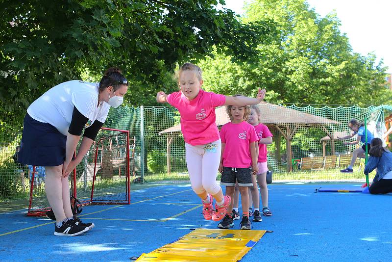 Sportovní hry mateřských škol v 78. MŠ v Sokolovské ulici na Lochotíně.