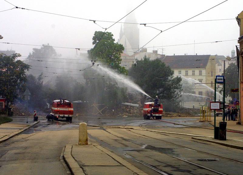 30. srpna 2002, odstřel domu v Plzni U Zvonu