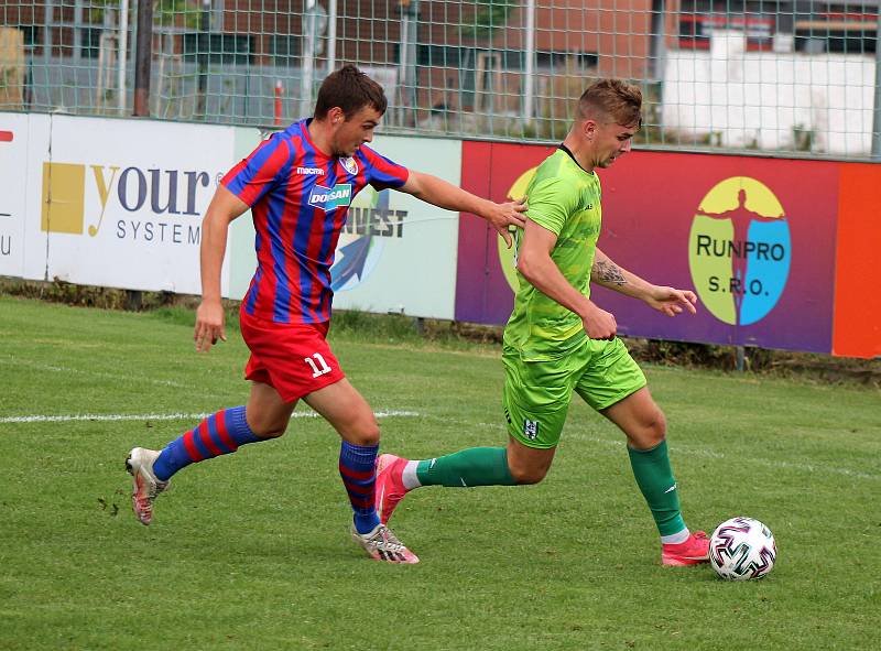 Fotbalisté FC Viktoria Plzeň B (červenomodří) vyhráli v Sokolově 1:0 díky brance Jedličky z 63. minuty utkání.