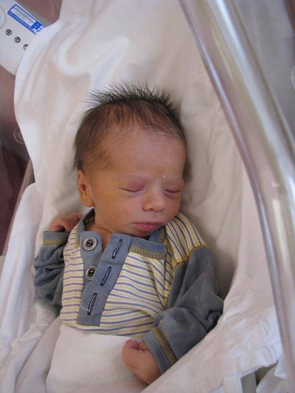 Maminka Taťána a tatínek Petr Fischerovi z Plzně se radují z narození Tomáše (2,97 kg, 49 cm). Jejich prvorozený syn přišel na svět 5. 2. v 1:08 ve Fakultní nemocnici v Plzni