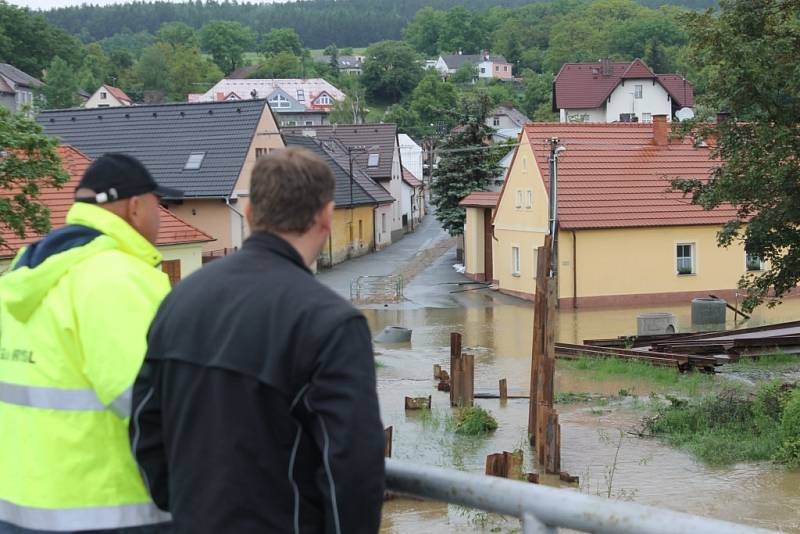 Zaplavená Malá Strana ve Starém Plzenci.